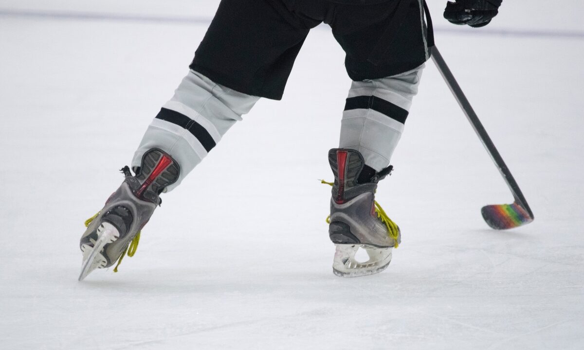 Ice Hockey NIL: How Fans Support College Hockey Players