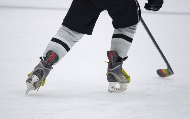 Ice Hockey NIL: How Fans Support College Hockey Players