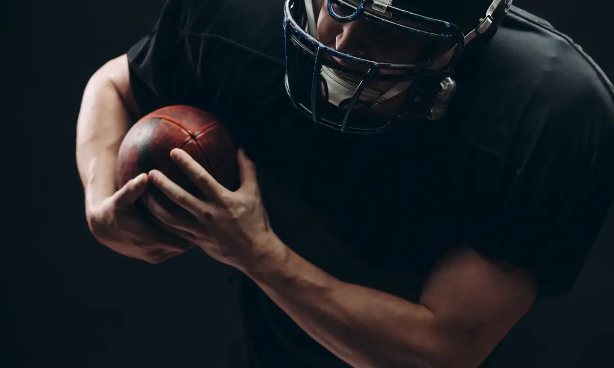 Edge rushers dominate list of high NIL value defensive players in 2026