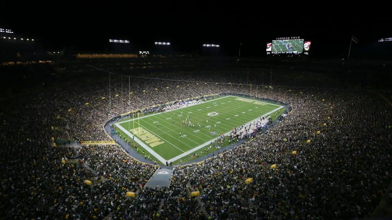 cfb vs nfl game crowd and action